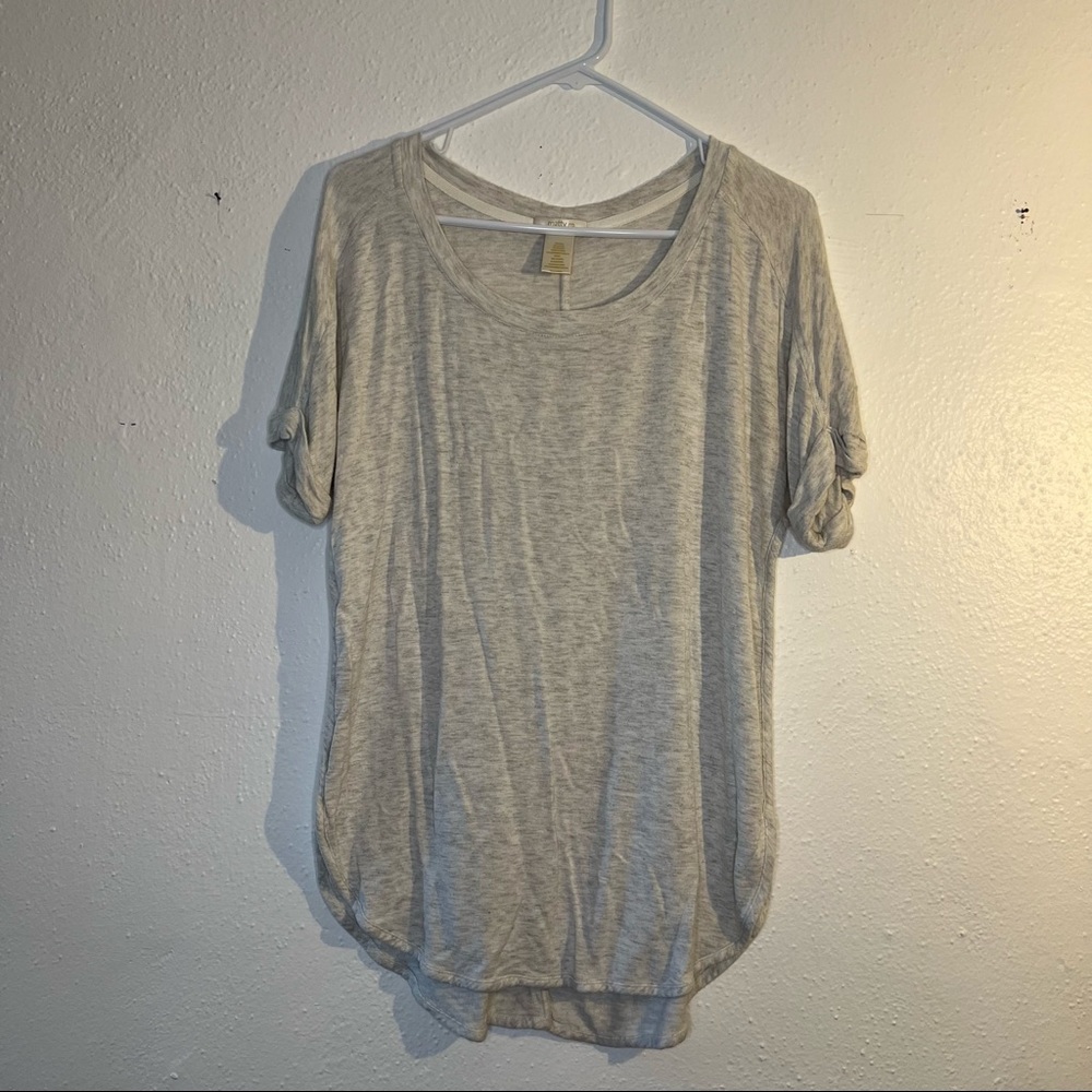 Light gray short sleeve shirt
